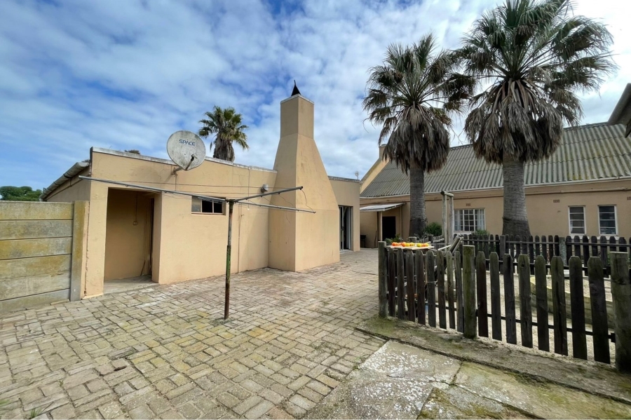 5 Bedroom Property for Sale in Stompneus Bay Western Cape